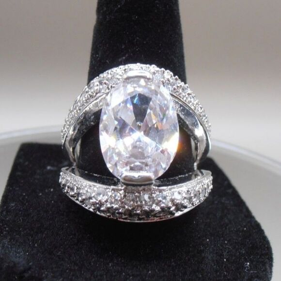 Bold Oval Cubic Zirconia Cocktail Ring Size 8.5 Silver Plated Statement Jewelry - Picture 1 of 5